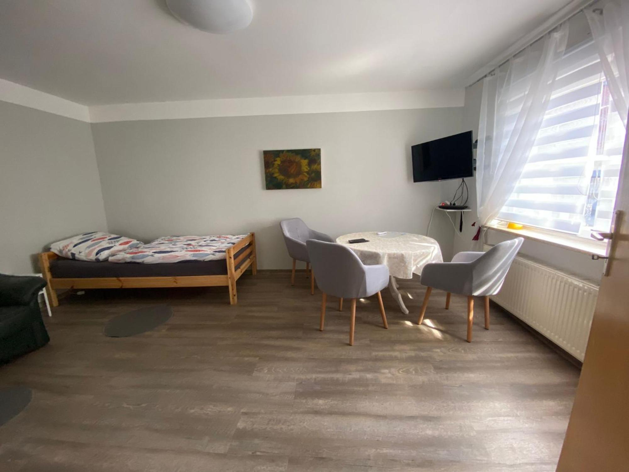 Ferienwohnung Mit Separatem Eingang Und Parkplatz, Ideal Fuer Handwerker Und Geschaeftsreisende Dorf Mecklenburg Buitenkant foto