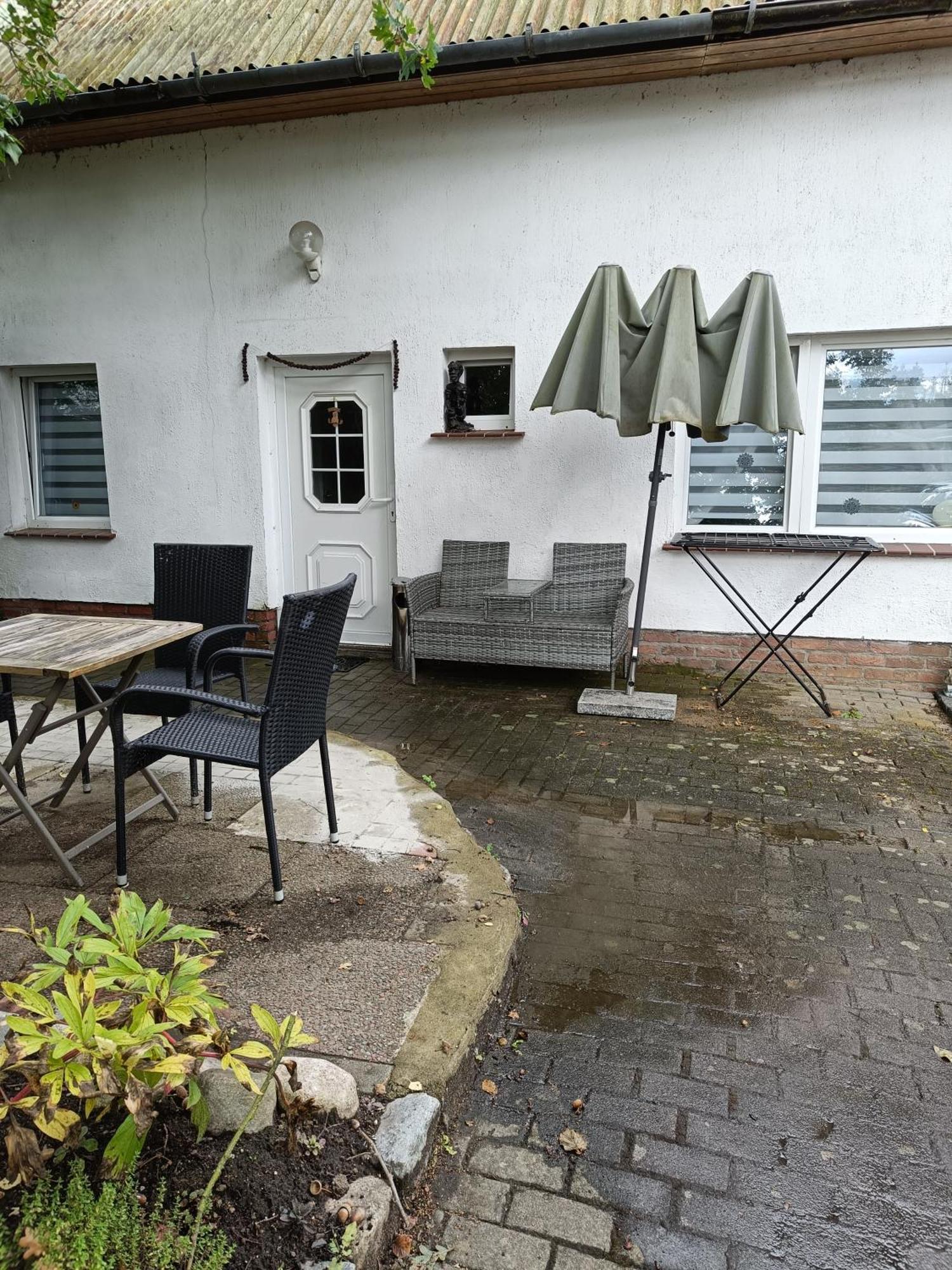 Ferienwohnung Mit Separatem Eingang Und Parkplatz, Ideal Fuer Handwerker Und Geschaeftsreisende Dorf Mecklenburg Buitenkant foto
