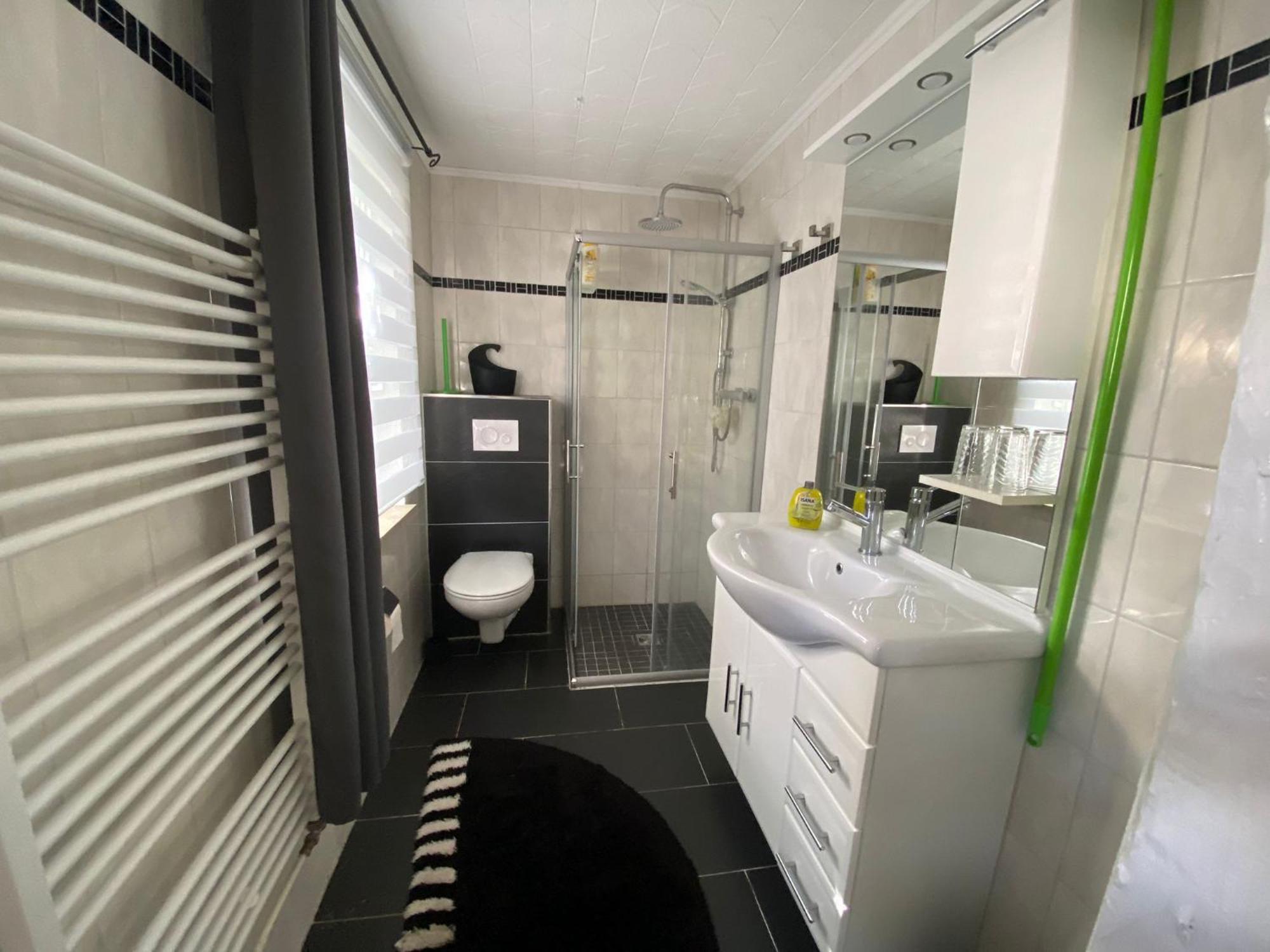 Ferienwohnung Mit Separatem Eingang Und Parkplatz, Ideal Fuer Handwerker Und Geschaeftsreisende Dorf Mecklenburg Buitenkant foto