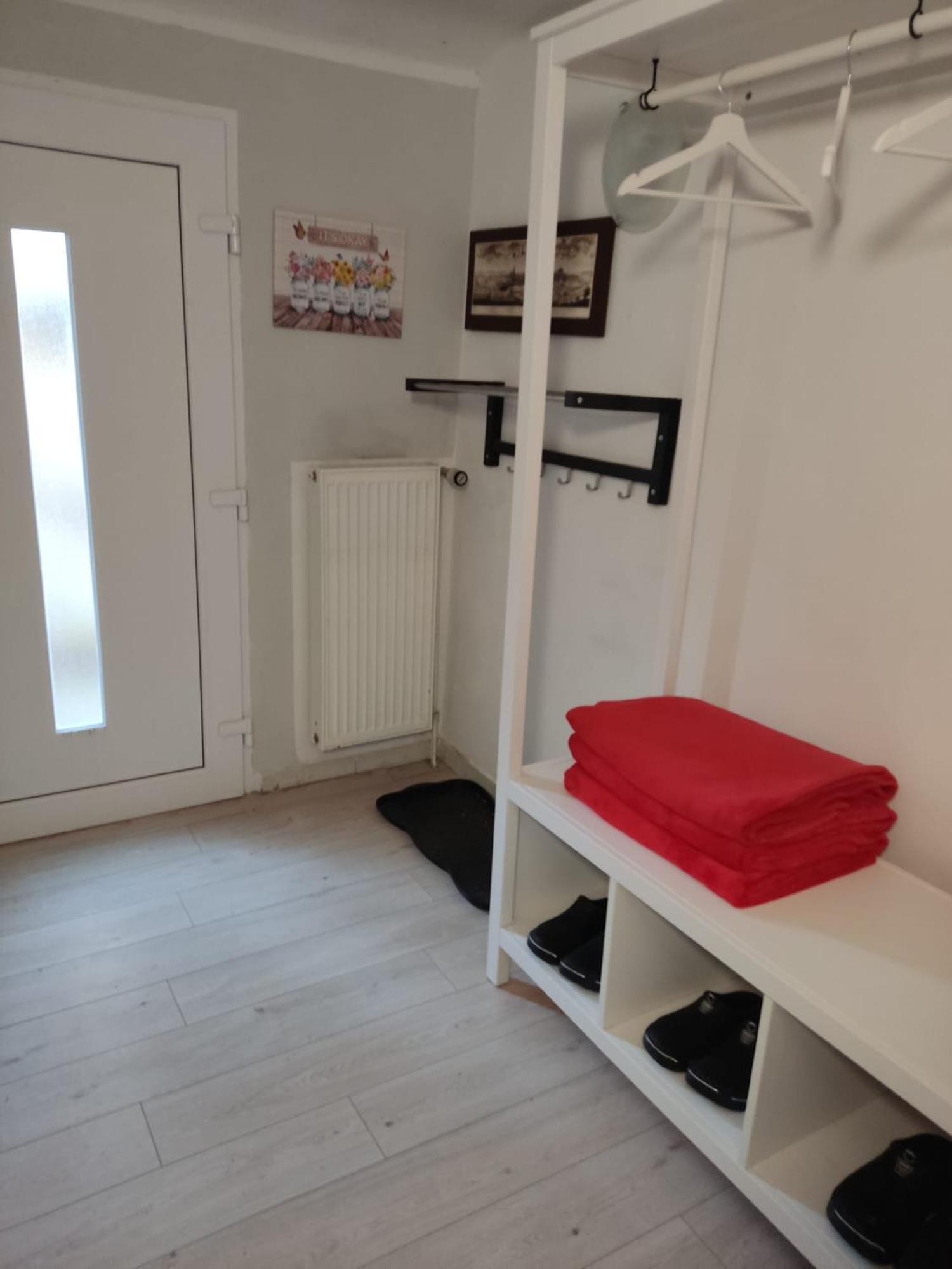 Ferienwohnung Mit Separatem Eingang Und Parkplatz, Ideal Fuer Handwerker Und Geschaeftsreisende Dorf Mecklenburg Buitenkant foto