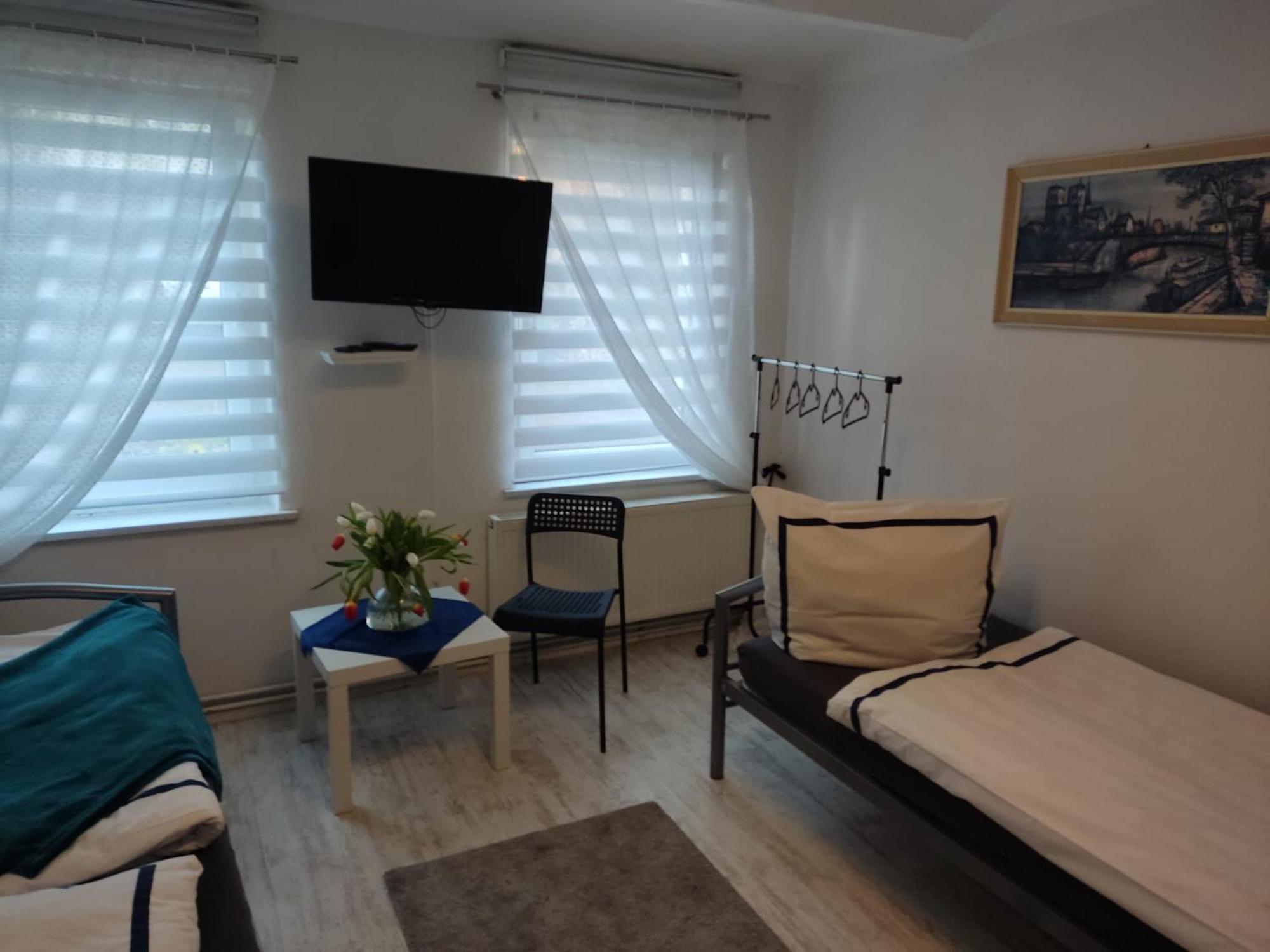Ferienwohnung Mit Separatem Eingang Und Parkplatz, Ideal Fuer Handwerker Und Geschaeftsreisende Dorf Mecklenburg Buitenkant foto
